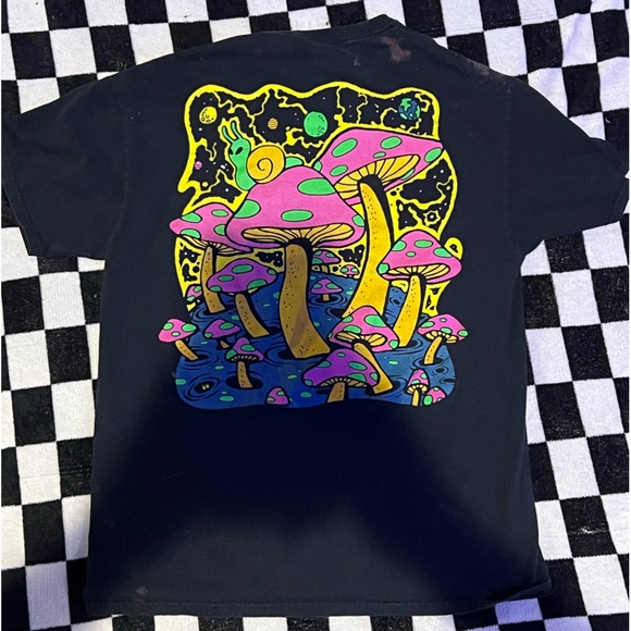 men’s medium space mushroom snail t shirt - Picture 2 of 2